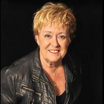 EP 221: Capturing the Moments with Dee Lippingwell