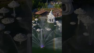 Planaxis sets the scene, waves of sound, waves of people dancing.