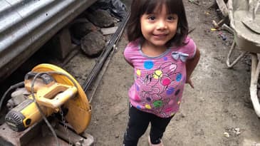 COSTA RICAN CHILDREN, HELPING GLOBE AWARE VOLUNTEERS