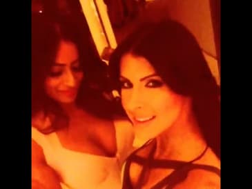 Ready for an AMAZING dinner with the crew! #shorts #throwback #girlstrip #tbt