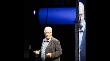 How does a Dutchman make money FLIRTing with social media from his Riad in Morocco?