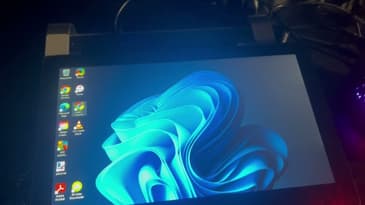 Elecrow Crowvision IPS Touchscreen Monitor in action