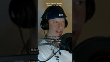 "Italian Boxer’s Wild Flailing Fight! Did She Really Get Hit? 🤔🥊"