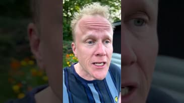 En i utkanten av bekantskapskretsen kring Batman summerar för en bekant…