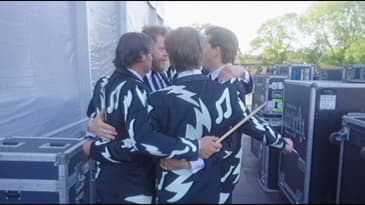 The Hives - Rigor Mortis Radio (Live Visualiser)