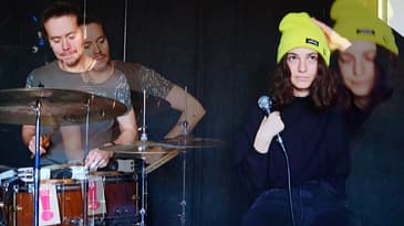 "In the Night" - Live looping improv (Feat. Peter Kronreif)