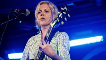 Episode 407: Tanya Donelly (of Belly, The Breeders and Throwing Muses)