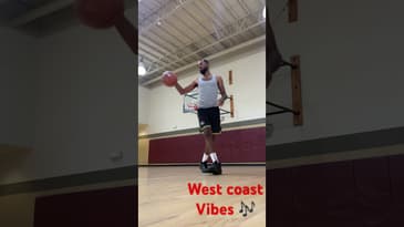 Chillin…. 🏀 #thepullupbasketballpodcast #westcoast #losangeles