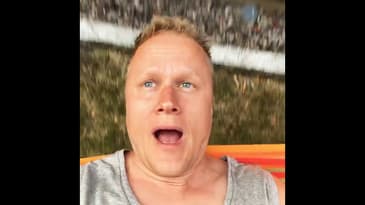 En person som ibland skymtar förbi i bruset...