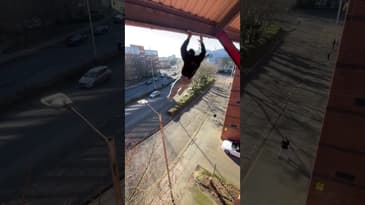 This is crazy! 😳 #jumping #goingdown #wow #crazyjump