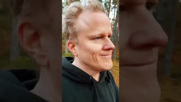 Folk säger att jag är mörk till sinnes...