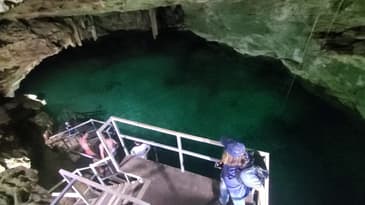 Volunteers Enjoy A Cenote! ( Corporate Group In Mexico with Globe Aware - Nov. 2020 )