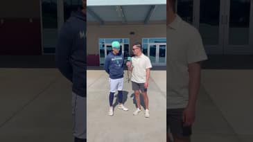 A Mariners Pitcher is good at golf AND HITTING?? #mariners #mlb