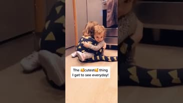 Siblings love spotted! Warning baby fever trigger ! #baby #cute #siblings