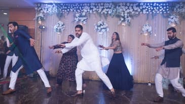 ChashmaRanjan sangeet: Mother of the bride, brother and friends dance to Maahi Ve {song 16}