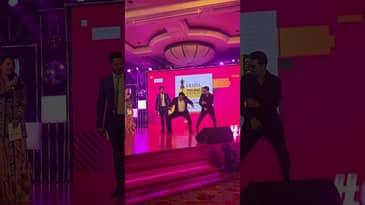 #VarunDhawan & #VickyKaushal dancing away with #SiddharthKannan at #GYFA2022 #shorts #ashortaday