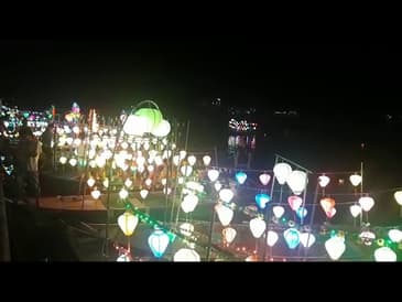 MICRO MOMENTS! LANTERN BOAT FESTIVAL IN VIETNAM