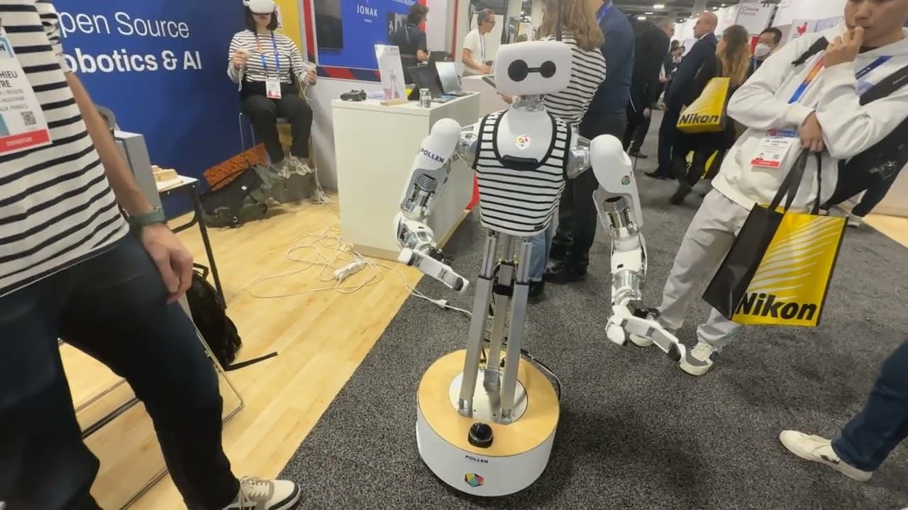 Un robot open-source français | Monde Numérique