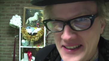 Lars julpysslar i pojkarnas rum.