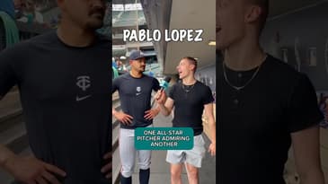 MLB All-Star CAN’T GET ENOUGH Of Watching This Pitcher 🤯 #shorts #baseball #seattle #mariners #pnw