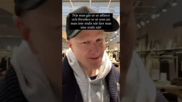 När man går ut ur affären och försöker se ut som att man inte stulit nåt fast man inte stulit nåt!