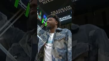 Marcus Smart watches his own tribute video ☘️☘️ #nba #basketball #celtics #wholesome #marcussmart