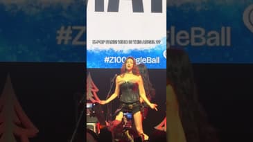 WHO IS THIS ANGEL!? stole our hearts at the jingle ball all access lounge!#a2o_may #cpop #shijie