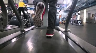 Treadmill Slow Motion - Right Knee Pain