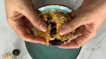 American Blueberry and Oats Muffins | TasteOfAmerica