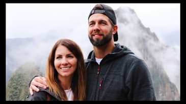 LLAMAS EVERYWHERE! CORPORATE GROUP IN PERU WITH GLOBE AWARE