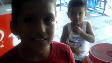 Comprando peine pal piojo