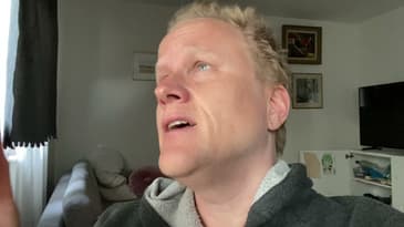 Det vanligaste är att man gör som alla andra.