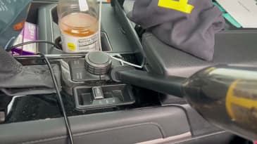 Fanttik V7 Car Vacuum in action