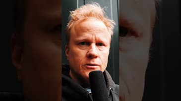 Berättelsen om när reporter Klas Knucksson skulle direktrapportera från Sveriges Riksdag och nyhete