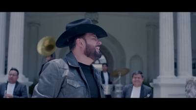 Roberto Tapia - Volví A Creer En El Amor [Official Video]