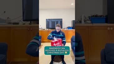 Mariners Fan Receives A SAVAGE Christmas Gift 😳 #shorts #baseball #seattle #mariners #ohtani