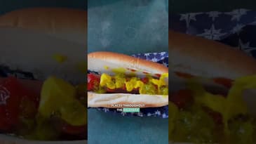 T-Mobile Park Food Review: Mariner Dog #shorts #baseball #mlb #seattle #mariners #food #foodreview