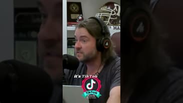 The Upside-Down Pineapple TikTok Trend: Chaos at the Grocery Store! 🍍🚨