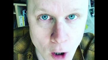 Vad fan är det som händer med den här jävla killen?