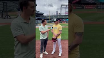 MLB Pitchers would talk about WHAT on their podcast?? #mariners #mlb