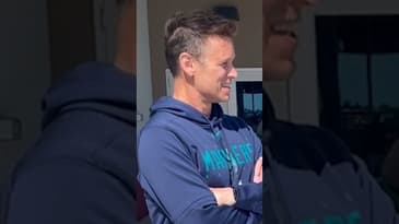 MLB GM Tries To Guess The TOTAL Number Of Trades He’s Made 😳 #shorts #baseball #mlb #mariners