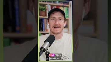 texting vs email - casual & quick #podcasttips #podcasters #growyourpodcast