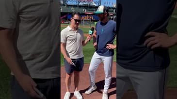 This MLB Reliever DOESN’T KNOW These MLB HOFers?? #mariners #mlb