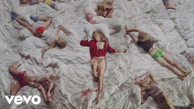 Reneé Rapp - Leave Me Alone (Official Music Video)