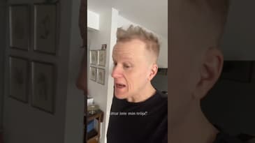 En film om en pappa som inte hittar sin tröja och uttrycker frustration över det.