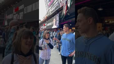 Mariners fans CRAZY reactions to Cal Raleigh’s playoff clinching home run! #baseball #mlb #mariners