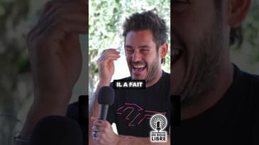 Certains reçoivent des casques Redbull. Lui a reçu son casque Redbutt.