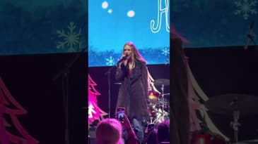 AUDREY HOBERT for Free in NYC for jingle ball all access lounge. “Sue me” by Audrey Hobert!