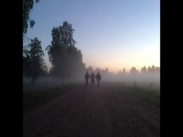 Men grabbarna bara fortsatte att gå... De behövde honom inte.