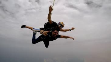 SKYDIVING IN DUBAI!